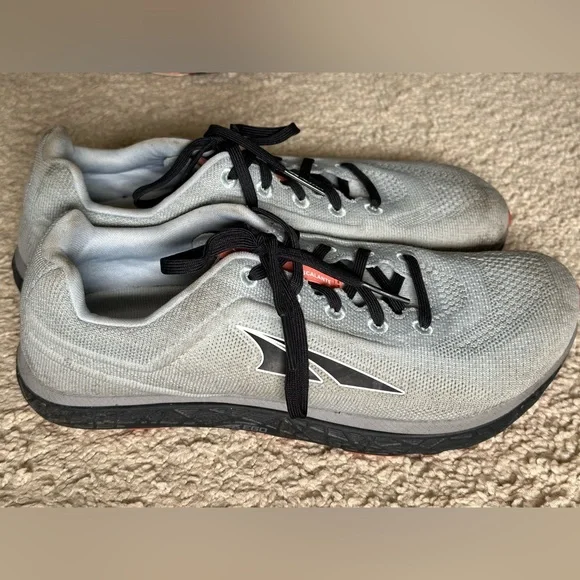 Altra Escalante 2.0 women’s size 10.5 mens size 9 running shoes. - Picture 1 of 5